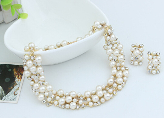 White Pearl necklace Set